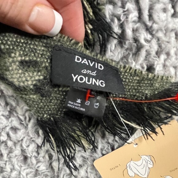 DAVID and Young Women's Triangle Scarf Green and Black Animal Print with Fringe - Picture 3 of 8